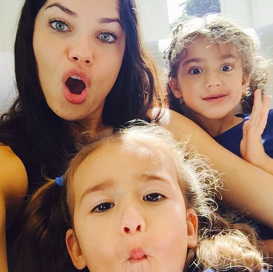 6 105116 adriana lima daughters 1433445012 bdef3