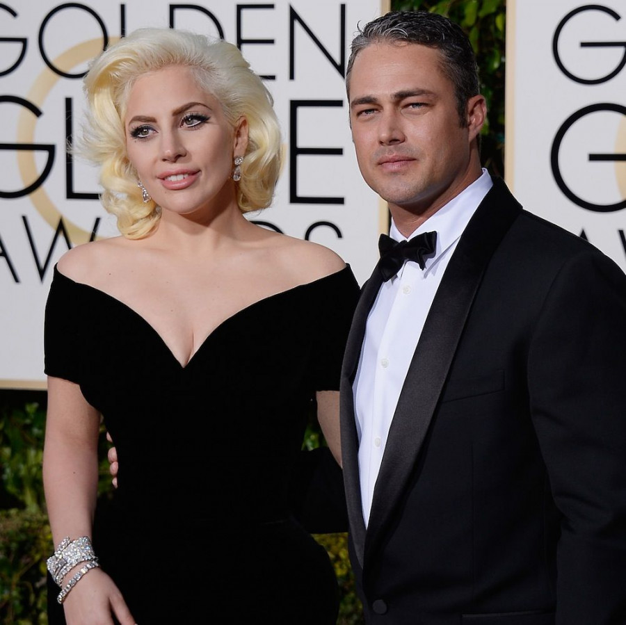 lady gaga taylor kinney golden globes 73a75