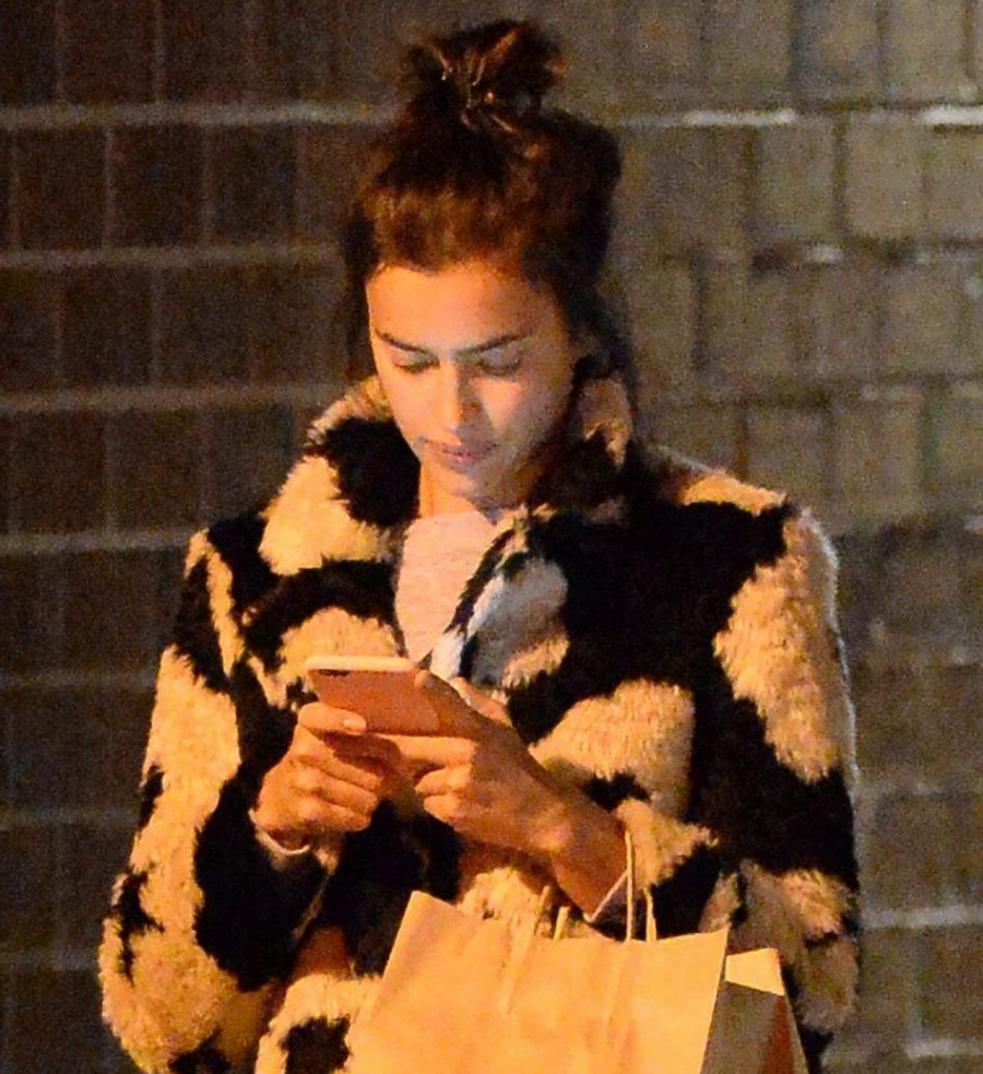 bradley cooper irina shayk hold hands squash split rumors 04 12ba7