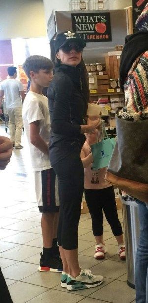 victoria beckham skinny legs yoga pants 01 eb3b5