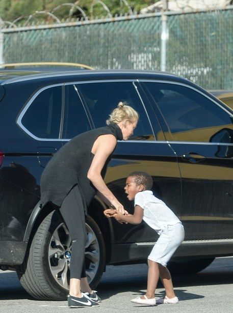 charlize theron son jackson temper tantrum 06 72b57