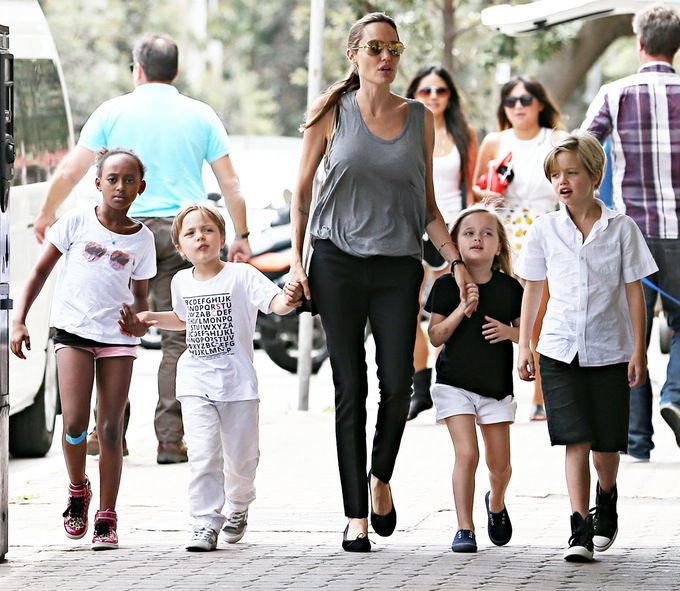 angelina jolie kids shopping 2 8ce8a
