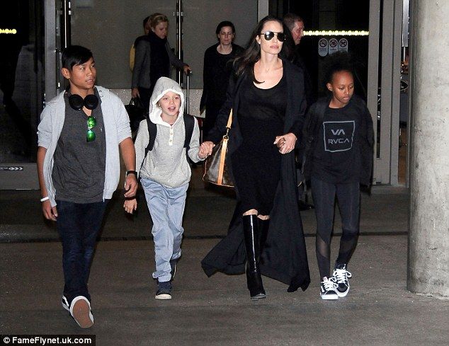 31CB016E00000578 3474240 image a 88 1456984495883 eb9de