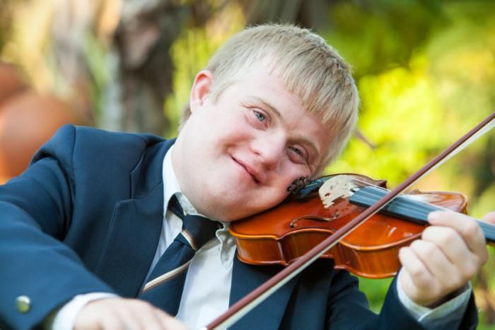 violinist with down syndrome 03a48