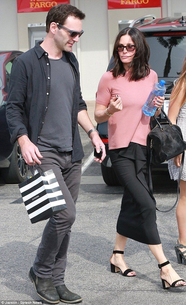 329AD08F00000578 3511930 Courteney Cox 51 was spotted with her ex fiance Johnny McDaid 39 a 18 1459128278120 634a8