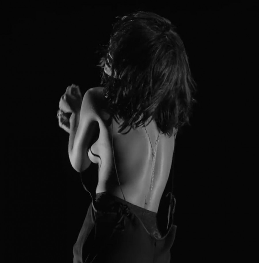 03 rihanna kiss it better 79a39