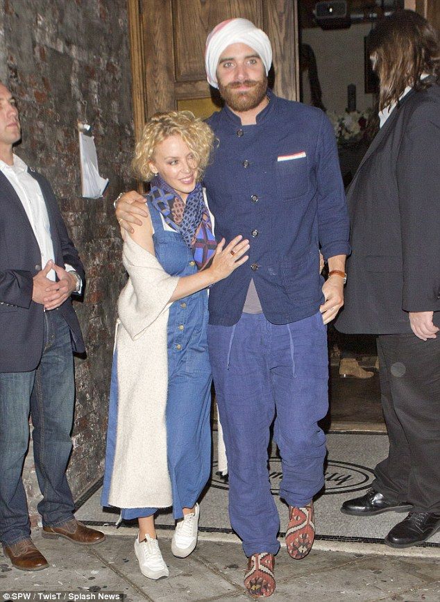 3297E6AA00000578 3511407 image m 33 1459089636658 5ffe7