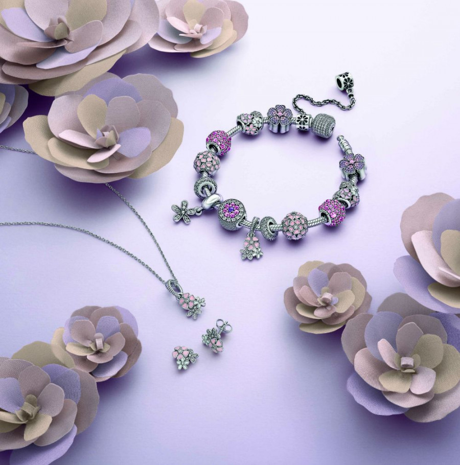 SPR16 POETICBLOOMS 01 cmyk e6846