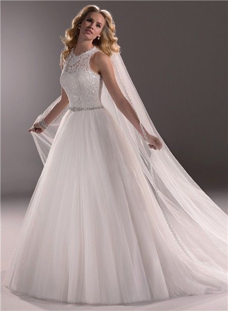 Modern Ball Gown Scoop Neck Lace Tulle Wedding Dress With Crystals Buttons b4570