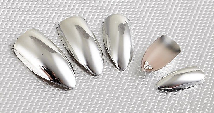 gigi met gala nails crystals 43d4e