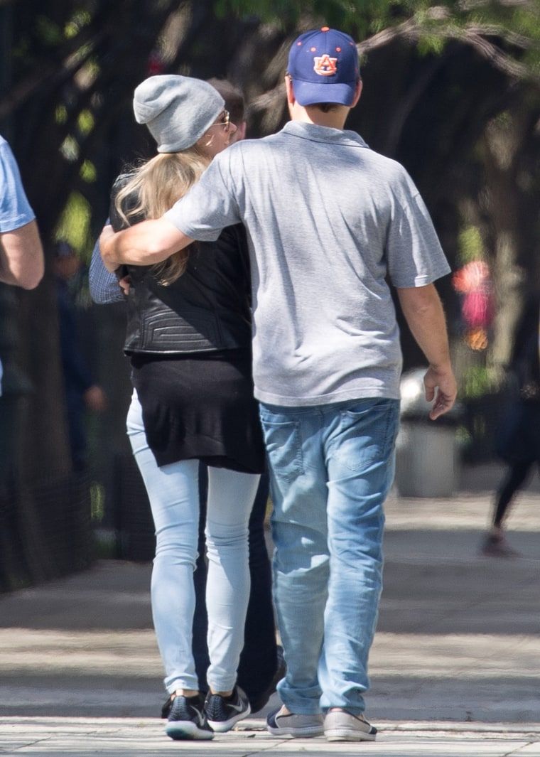 leonardo dicaprio mystery woman aa105740 3a2c 48eb 8233 35780c2e2bb8 09f15