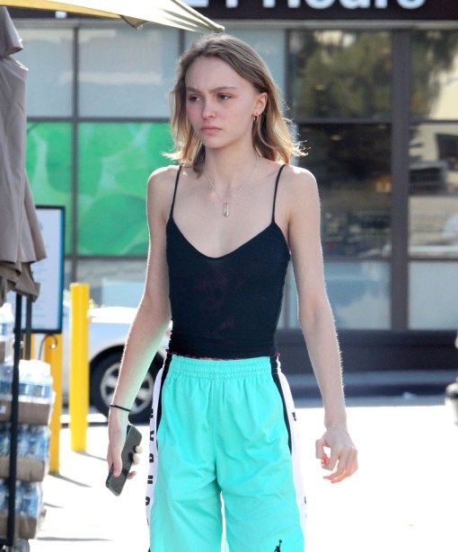 lily rose depp scary skinny weight arms 02 e0a9c