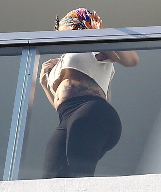 blac chyna pregnant belly butt black yoga pants miami 04 14460