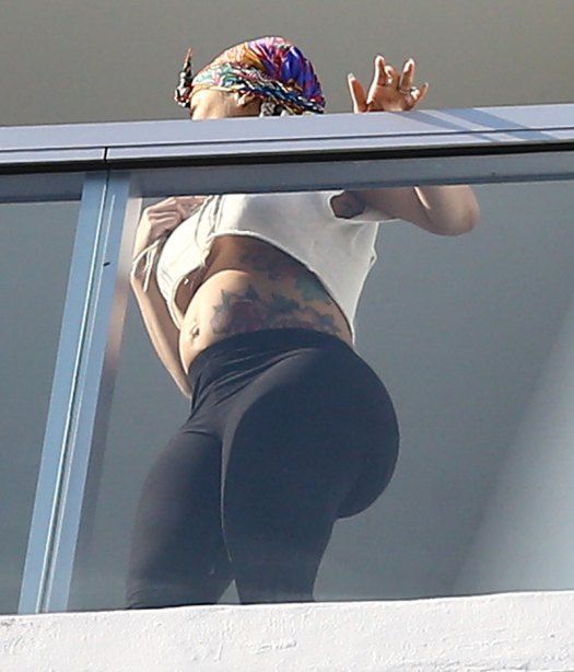 blac chyna pregnant belly butt black yoga pants miami 08 9edf7