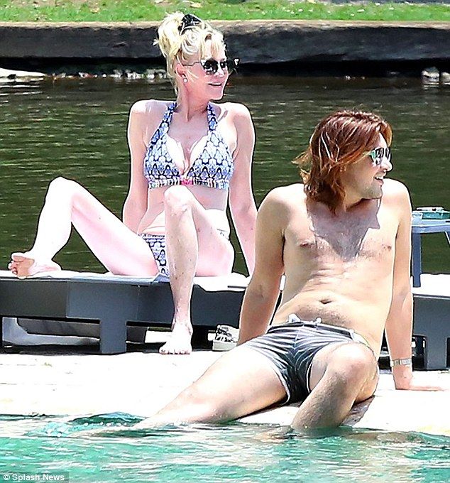 3494C48600000578 3607465 Bikini babe Melanie Griffith 58 showed off her incredible body w m 46 1464124961807 69614