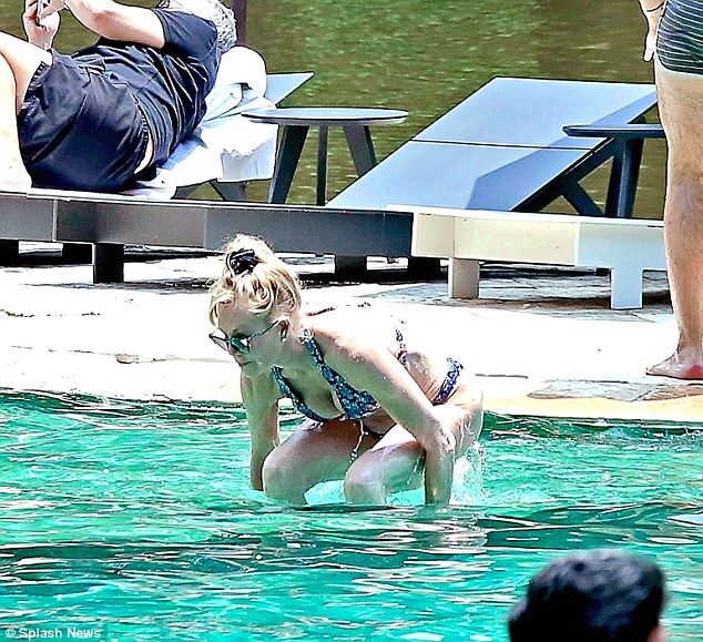 3494C54200000578 3607465 The mother of Fifty Shades of Grey star Dakota Johnson wore the m 33 1464124476171 c3c3c