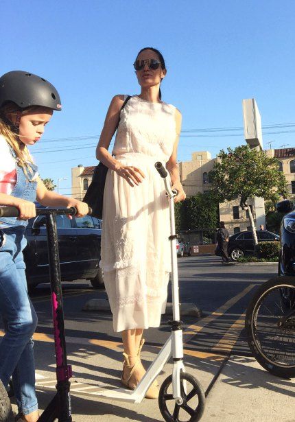 angelina jolie scary skinny arms scooter daughter vivienne 02 eb34c