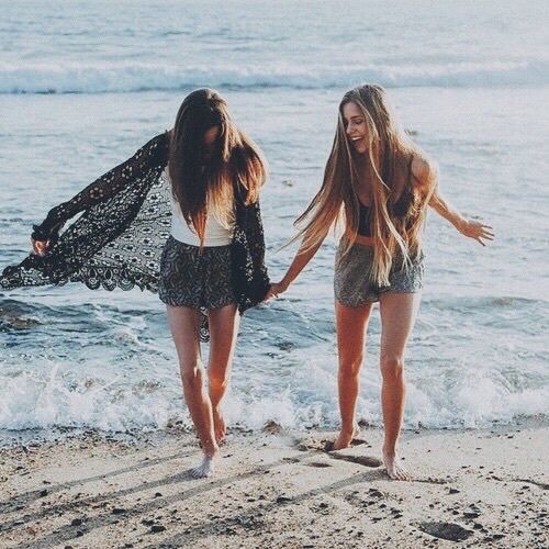 beach best friends blonde brown hair Favim.com 3349229 a4527