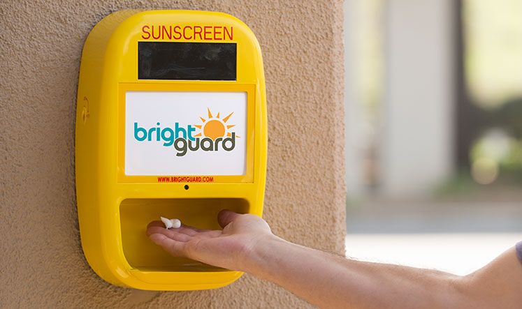 yellow on wall with hand a5811