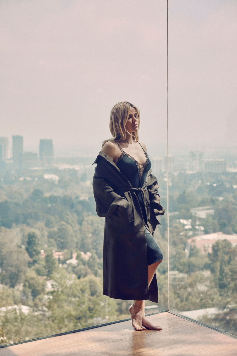 gallery 1465419683 3 20160519 zog hb kkardashian 0716 v2 88de8 4e36b