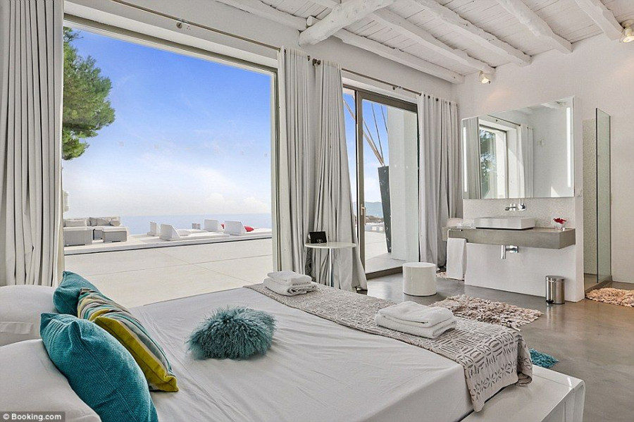 3664C3CC00000578 3696425 image a 25 1468876439304 1ee62