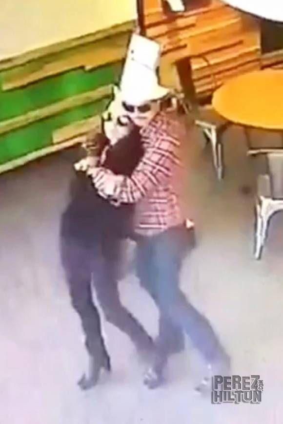 brad pitt angelina jolie shiloh jamba juice cuddled up los angeles gsi 10 oPt 52ce0