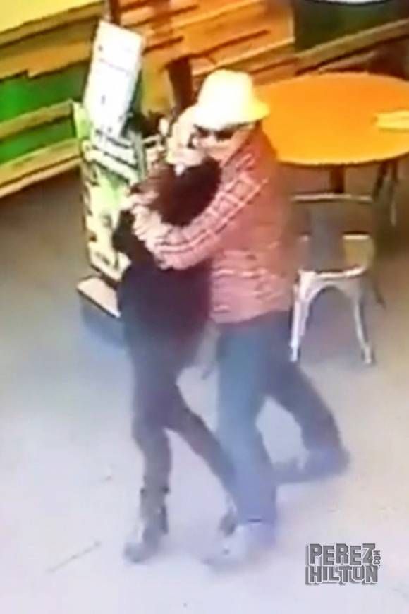 brad pitt angelina jolie shiloh jamba juice cuddled up los angeles gsi 5 oPt 5f927