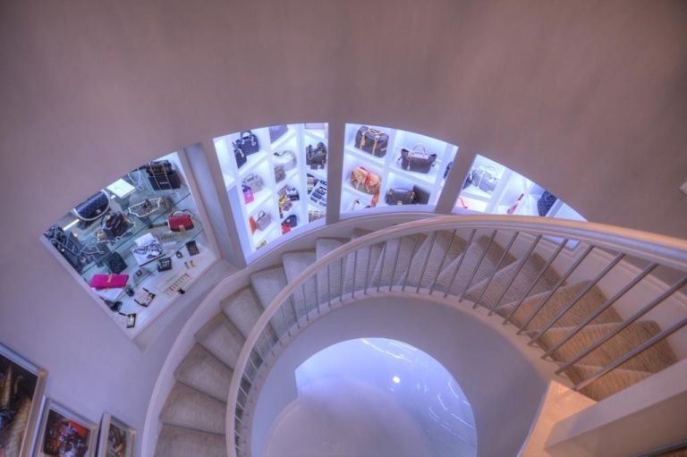 1468685052 syn cos 1468522331 closet stairs a1dc4