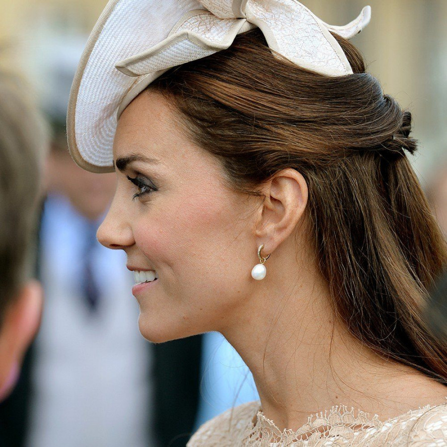 xkate middleton pearls.jpg.pagespeed.ic.tVWNPCiu8L