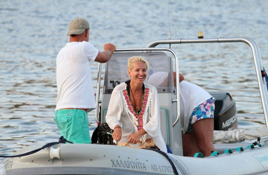 895 KEFALONIA MPEKATOROU ALEVIZOPOULOS 1182016