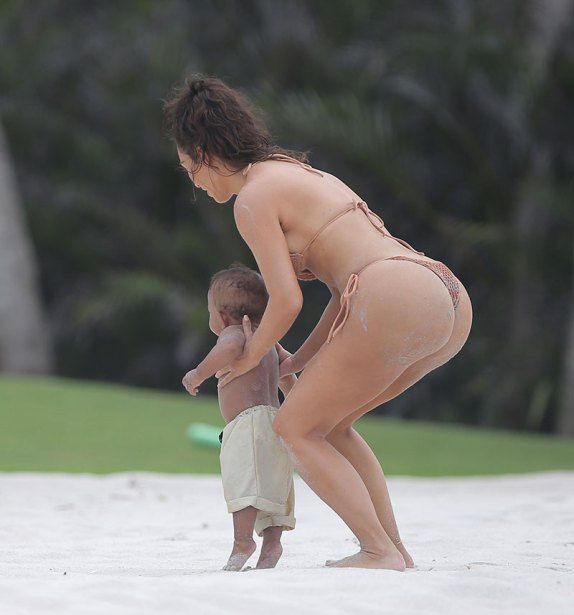 kim kardashian bikini butt thong mexico 10