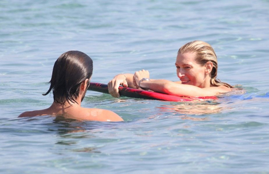 1007 DOUKA XATZADONIS 782016