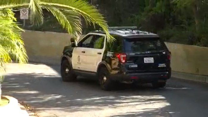 angelina jolie brad pitt divorce cops police house kids security 01 1