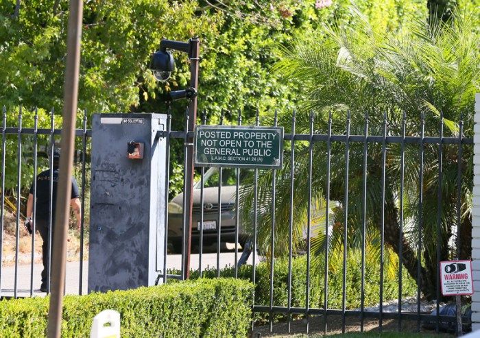 angelina jolie brad pitt divorce cops police house kids security 01