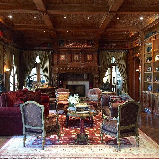 38ED91AB00000578 3814480 image a 54 1475176938351