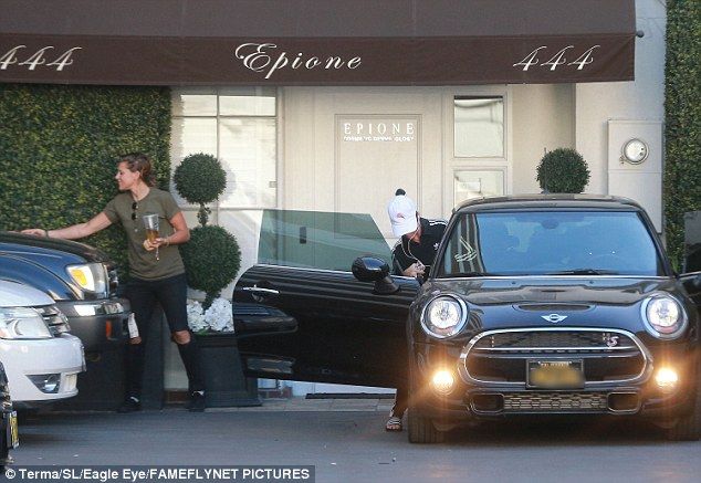 3913119D00000578 3820779 image a 77 1475548913266