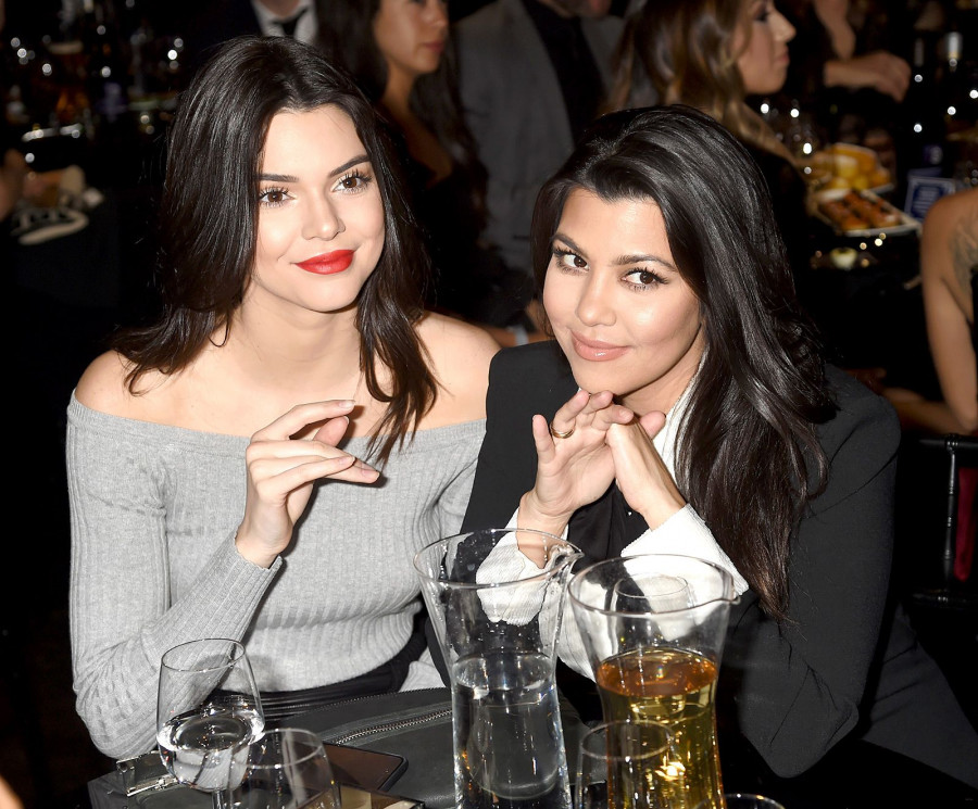 1426511026 kendall jenner kourtney kardashian zoom