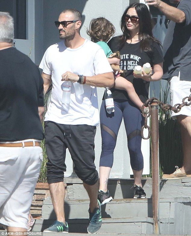 394BDAE300000578 3831903 Devoted to her family Megan Fox and her husband Brian Austin Gre m 27 1476165346135