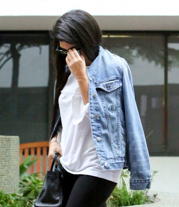 kourtney kardashian pregnancy rumors baby bump 07
