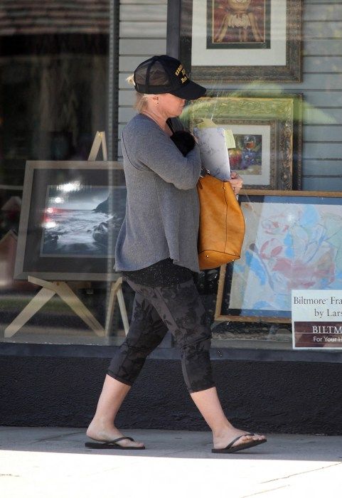 jennie garth weight gain yoga pants 06