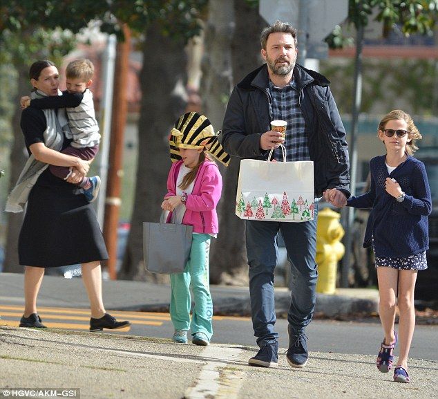 3ACE91A600000578 3976474 image m 19 1480292110011