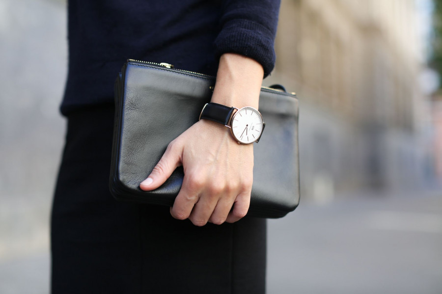 Clochet streetstyle adidas stan smith celine trio bag splitted skirt 4