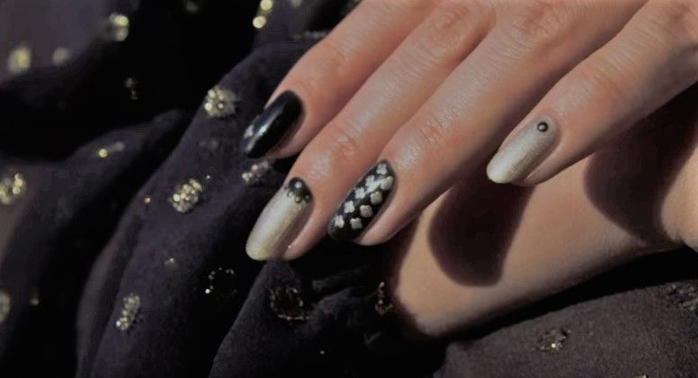 gold black mani