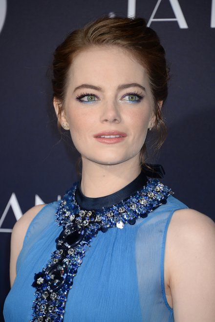 00 holding emma stone blue eye liner