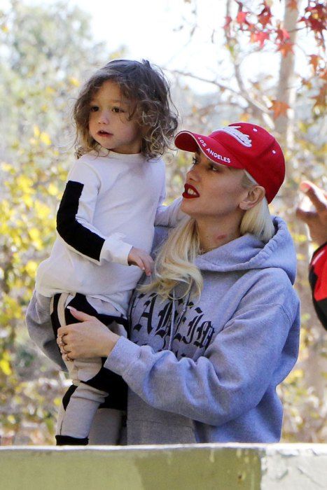 blake shelton gwen stefani dating pda neck hickey pics 5