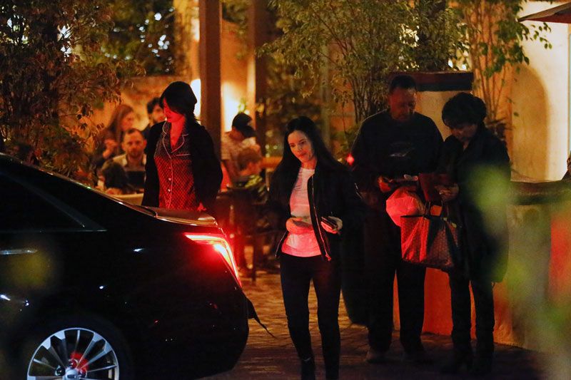 selena gomez rehab pajamas shopping santa monica pics 2