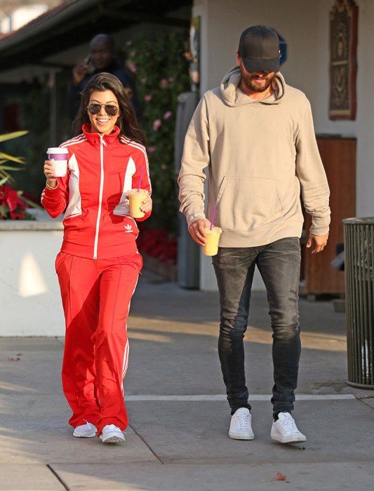 kourtney kardashian scott disick together pregnant 01