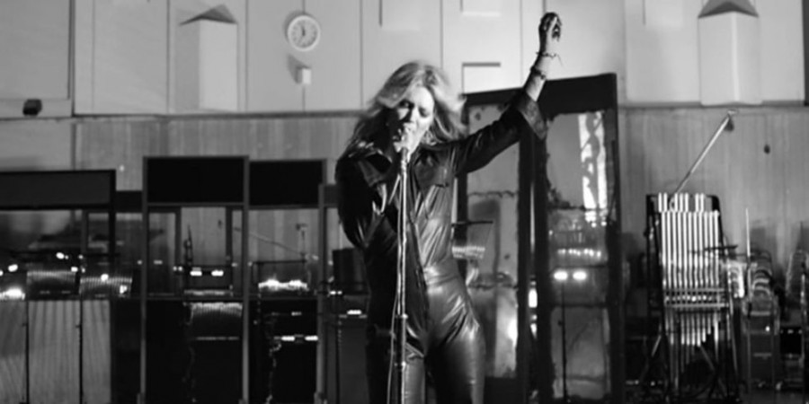 landscape 1481291683 hbz kate moss elvis index