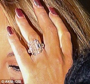 3B6F2AD800000578 4040148 It has a ring to it Mariah Carey 46 sported a large sparkler on a 4 1481887584408