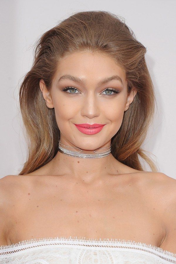 gigi hadid amas pink lipstick